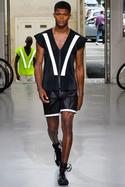 Look 28